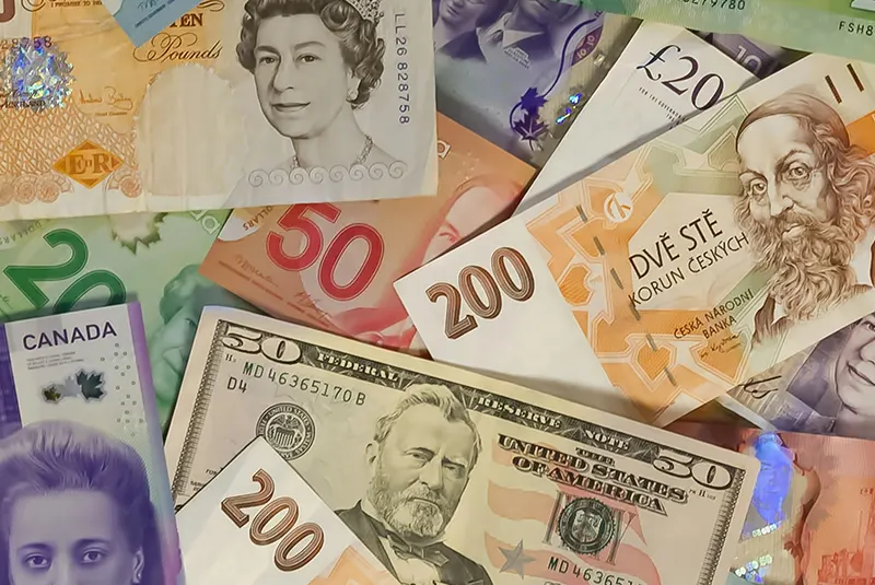 Currency Risks in International Debt Recovery